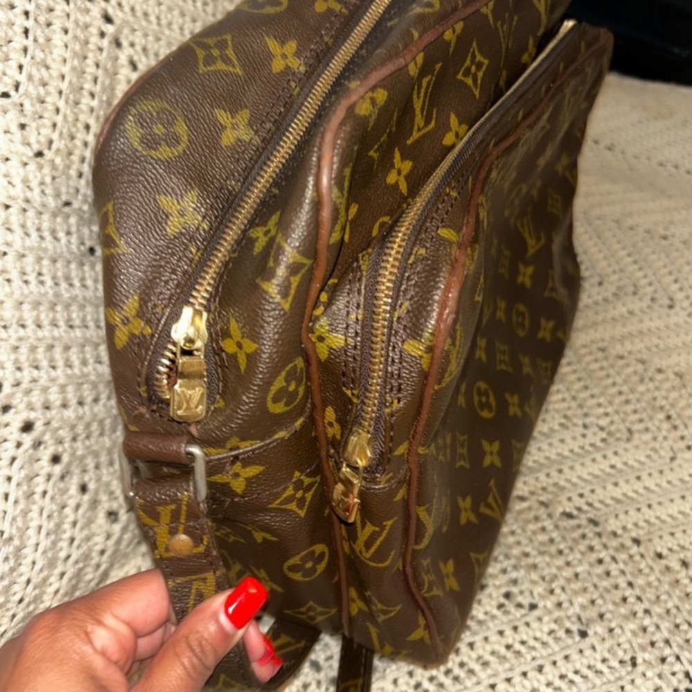 Authentic Louis Vuitton Monogram Double Zip Crossbody in Brown and Gold - Picture 11 of 13